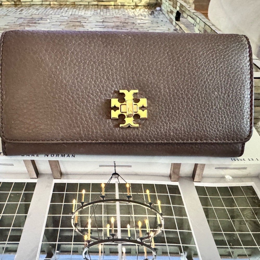 Barely used Tory Burch Brown Kira Pebbled Leather Wallet